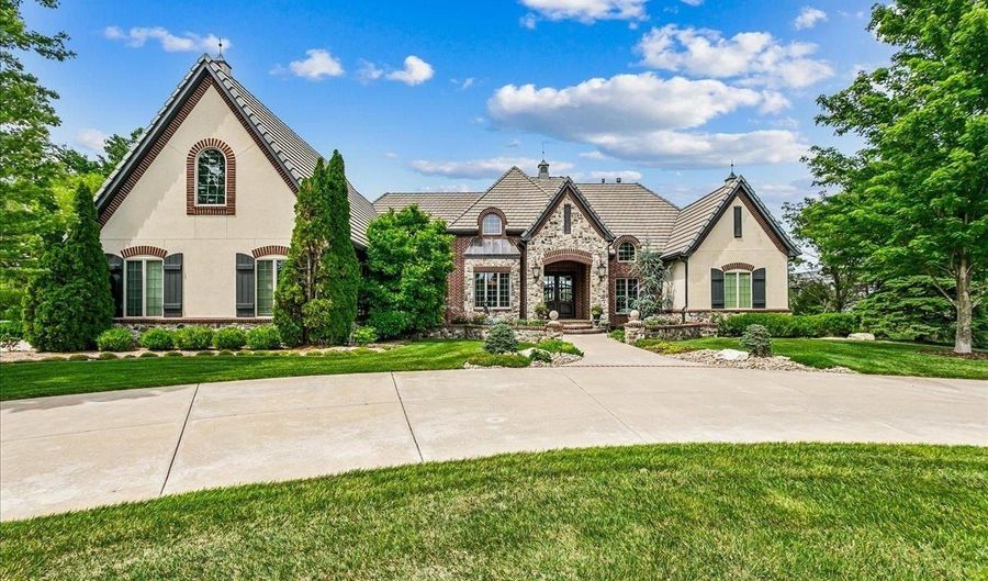 224 E Cedar Ridge Ct, Andover, KS 67002 - 6 Beds, 5 Bath