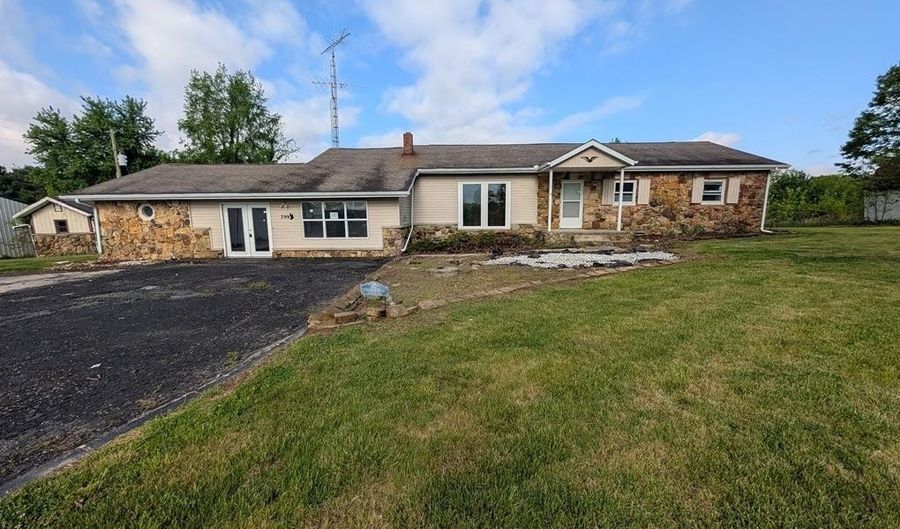 399 E Wilson Rd, Bloomfield, IN 47424 - 3 Beds, 3 Bath
