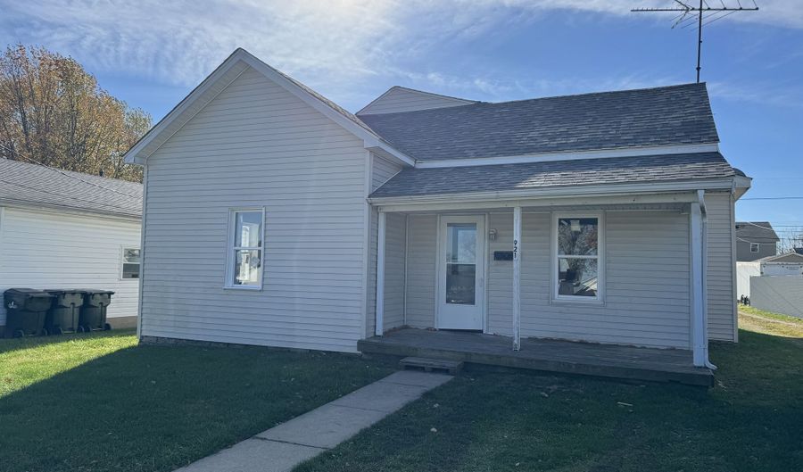 921 E North St, Greensburg, IN 47240 - 3 Beds, 2 Bath