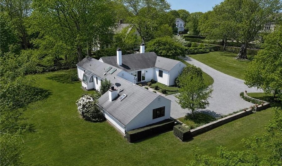 18 Ledge Rd, Newport, RI 02840 - 5 Beds, 5 Bath