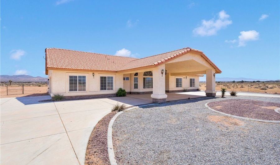 15090 Olema Rd, Apple Valley, CA 92307 - 5 Beds, 3 Bath