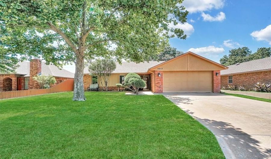 3217 Quail Cir, Altus, OK 73521 - 3 Beds, 2 Bath