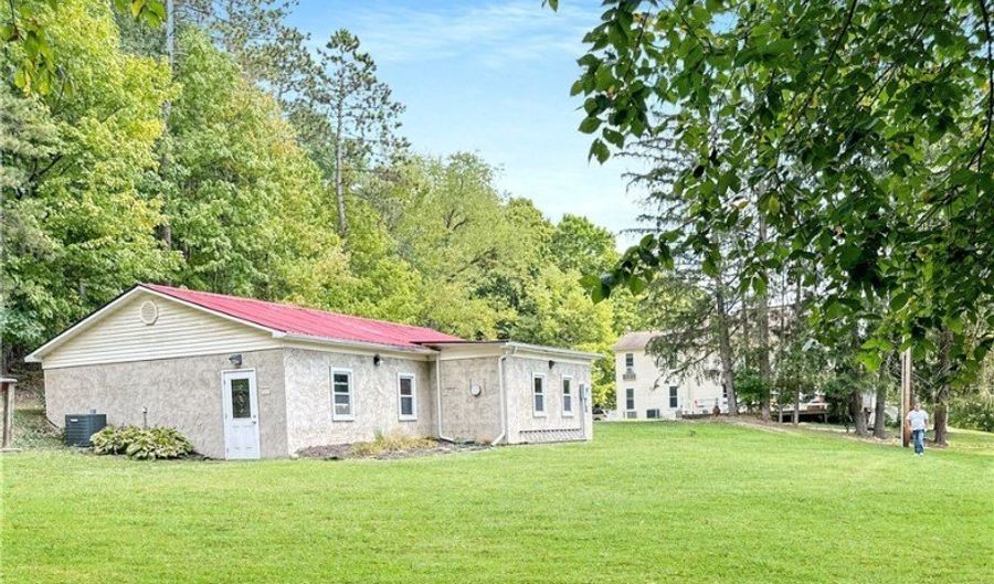 5696 Steubenville Rd SE, Amsterdam, OH 43903 - 8 Beds, 11 Bath