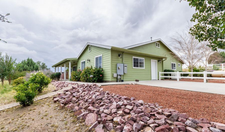 2695 W Owl Hill Rd, Chino Valley, AZ 86323 - 3 Beds, 2 Bath