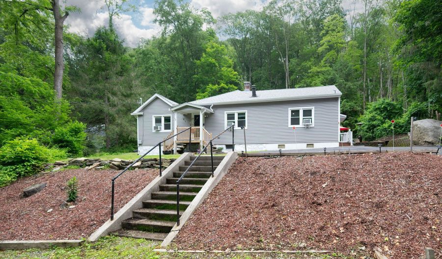 116 Chestnut Ridge Rd, Bethel, CT 06801 - 3 Beds, 2 Bath
