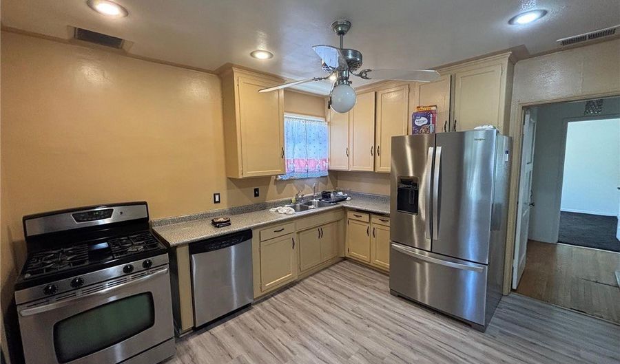 1418 W Magnolia St, Compton, CA 90220 - 2 Beds, 1 Bath