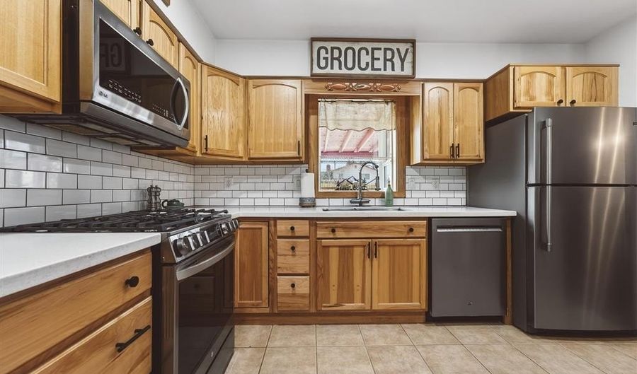 1032 Alpine Ave, Cody, WY 82414 - 5 Beds, 3 Bath