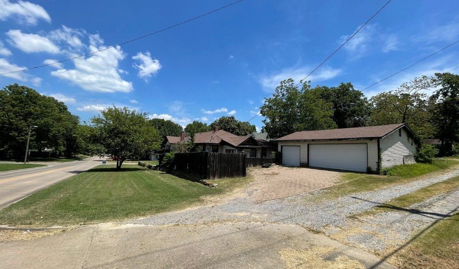 602 E Seneca Ave, McAlester, OK 74501 - 4 Beds, 2 Bath