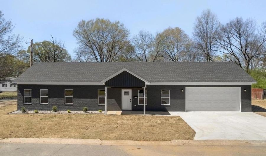 921 Banner St, Benton, AR 72015 - 3 Beds, 2 Bath