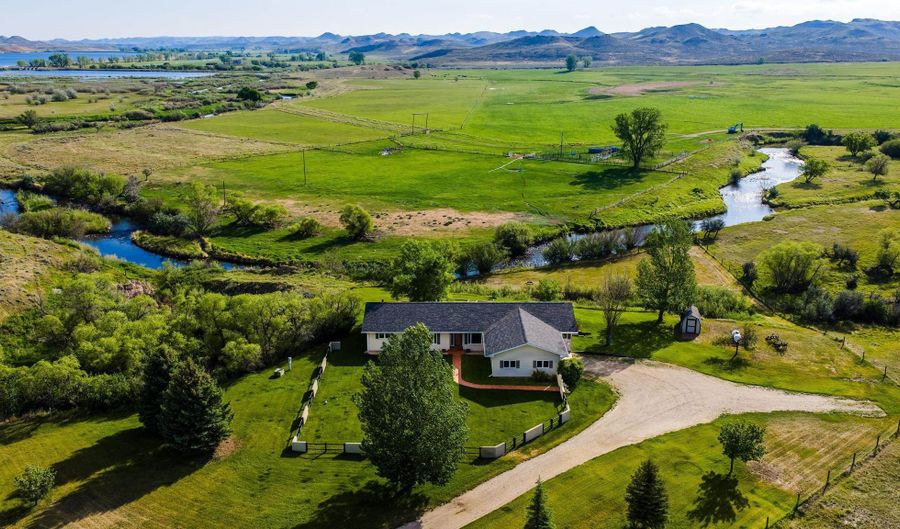 503 US Hwy 16 E, Buffalo, WY 82834 - 3 Beds, 2 Bath
