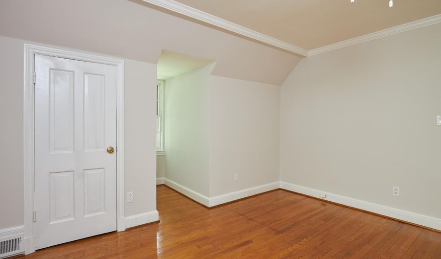 5306 ALBEMARLE St, Bethesda, MD 20816 - 5 Beds, 4 Bath