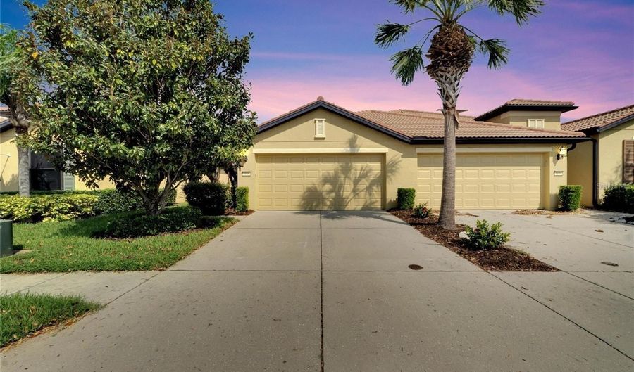 5648 SUNSET FALLS Dr, Apollo Beach, FL 33572 - 2 Beds, 2 Bath