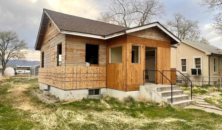 460 5th St, Battle Mountain, NV 89820 - 2 Beds, 1 Bath