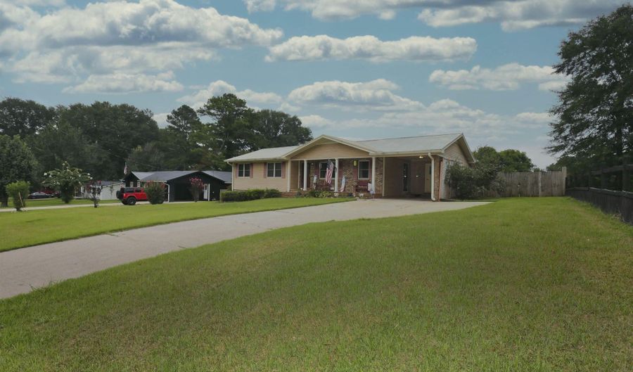 706 BERNARD COUCH Dr, Anniston, AL 36207 - 3 Beds, 2 Bath