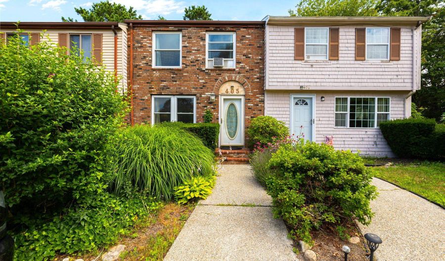 405 Village Dr, Bourne, MA 02532 - 2 Beds, 2 Bath