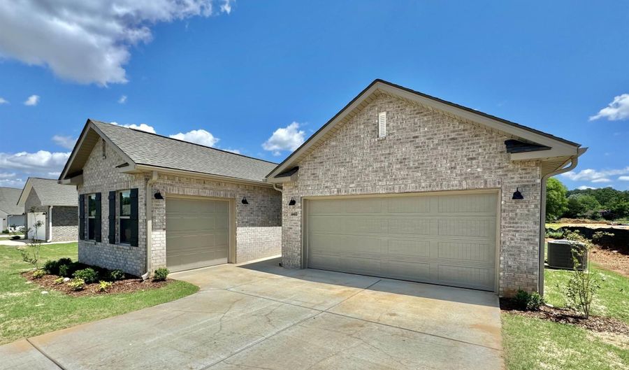 15712 Ruthie Lynn Dr, Athens, AL 35613 - 4 Beds, 3 Bath