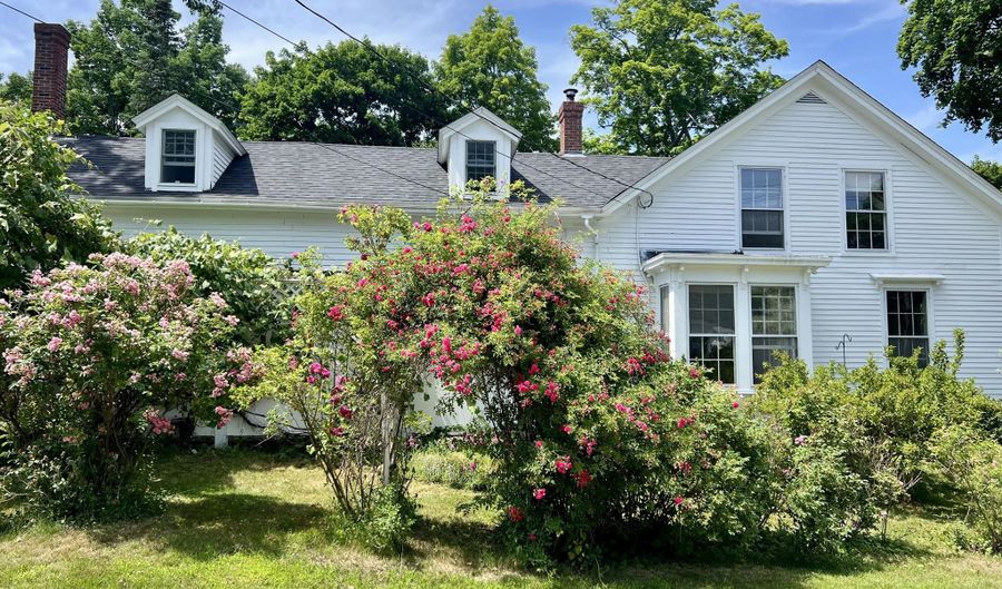 59 Cedar St, Belfast, ME 04915 - 4 Beds, 2 Bath