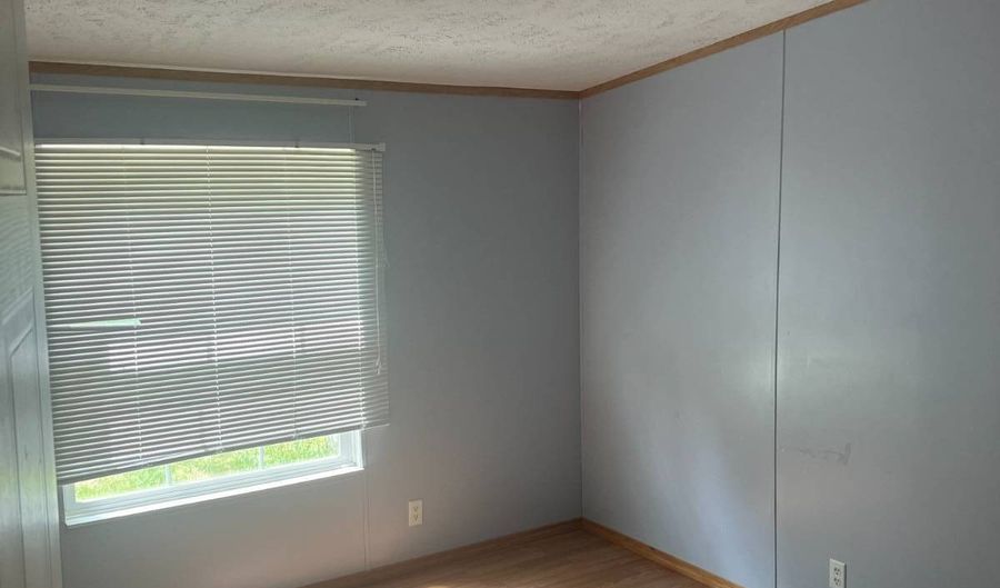 905 Division Rd, Albany, KY 42602 - 3 Beds, 2 Bath
