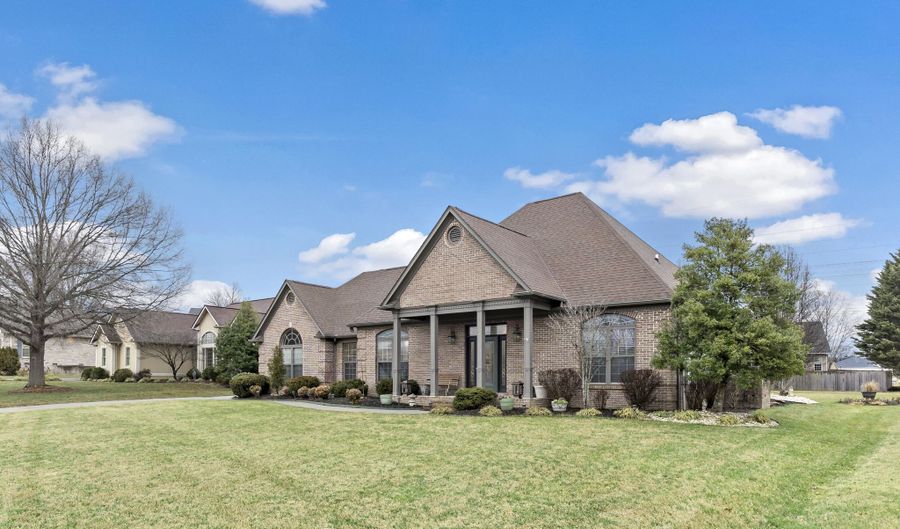 1720 Hollister Dr, Alcoa, TN 37701 - 3 Beds, 3 Bath