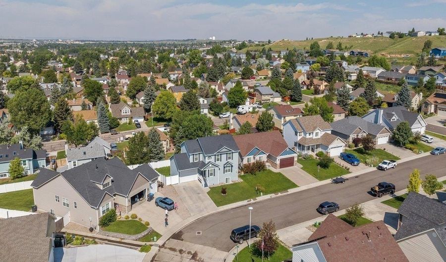4904 TOPAZ Dr, Cheyenne, WY 82009 - 4 Beds, 5 Bath