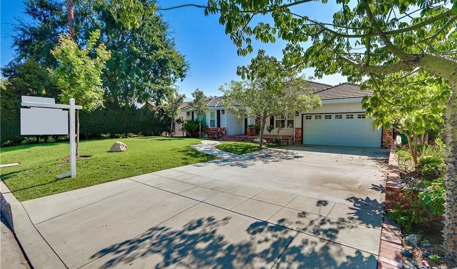 320 S Old Ranch Rd, Arcadia, CA 91007 - 5 Beds, 4 Bath