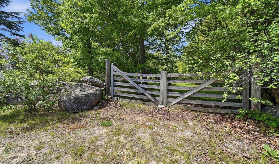 1 Merrill Xing, Bow, NH 03304 - 5 Beds, 6 Bath