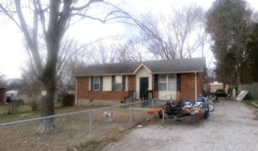 107 Elm St, Ashland City, TN 37015 - 3 Beds, 1 Bath