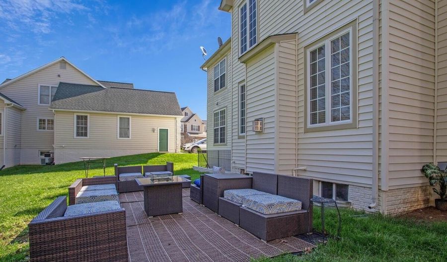 12902 CRICKMORE Trce, Bowie, MD 20720 - 6 Beds, 5 Bath