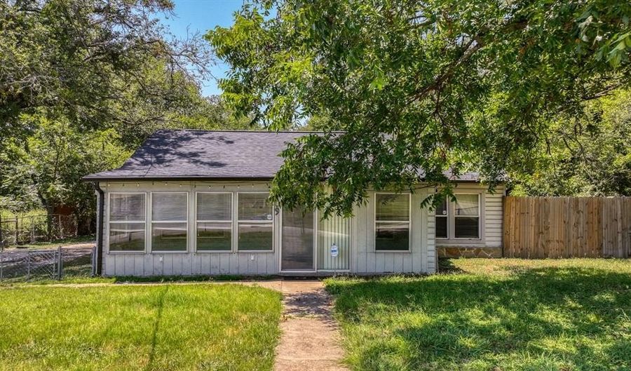 109 N Mill St, Weatherford, TX 76086 - 2 Beds, 1 Bath