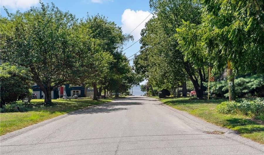 21 Clifton Rd, Bristol, RI 02809 - 5 Beds, 3 Bath