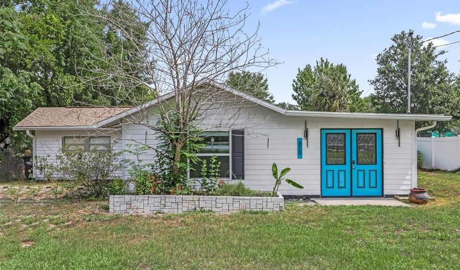 809 GRANDVIEW Ave, Altamonte Springs, FL 32701 - 2 Beds, 1 Bath