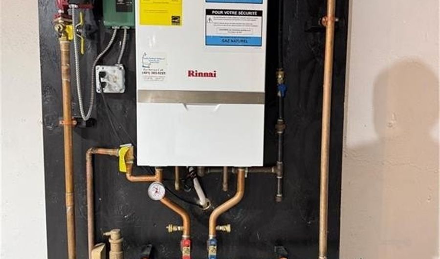 2212 Phenix Ave, Cranston, RI 02921 - 4 Beds, 2 Bath