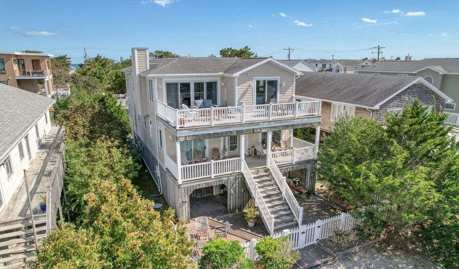 1605 COASTAL Hwy, Fenwick Island, DE 19944 - 5 Beds, 4 Bath