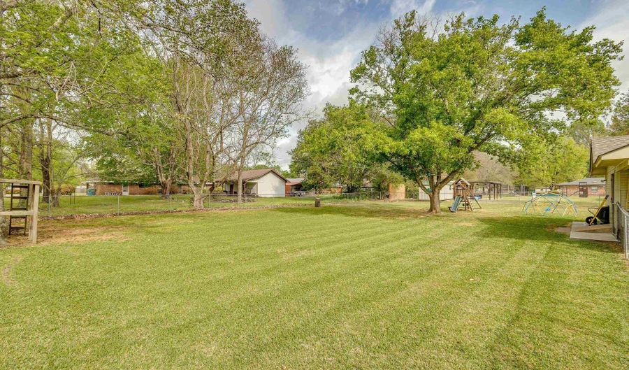 10449 ARKANSAS St, Bastrop, LA 71220 - 3 Beds, 2 Bath
