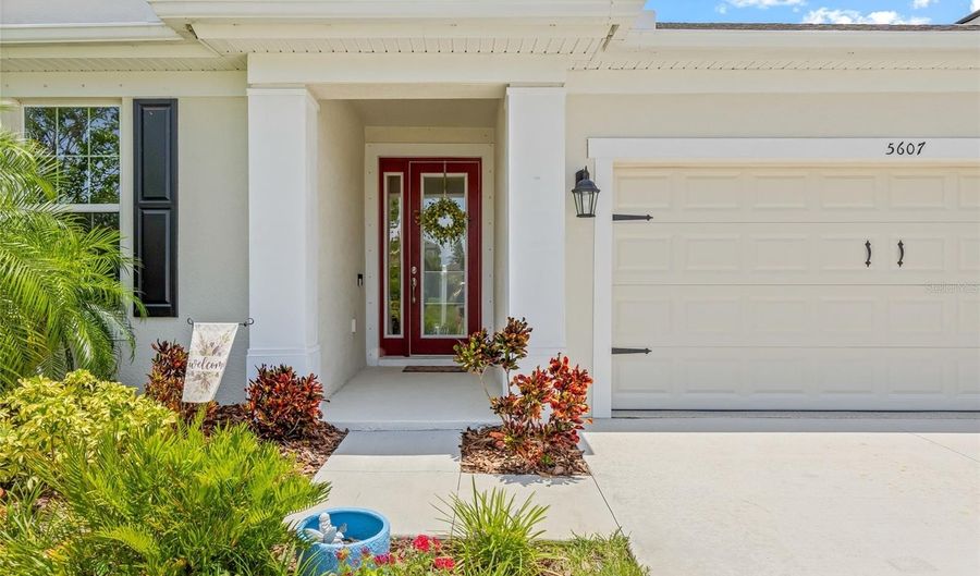 5607 LIMELIGHT Dr, Apollo Beach, FL 33572 - 4 Beds, 3 Bath