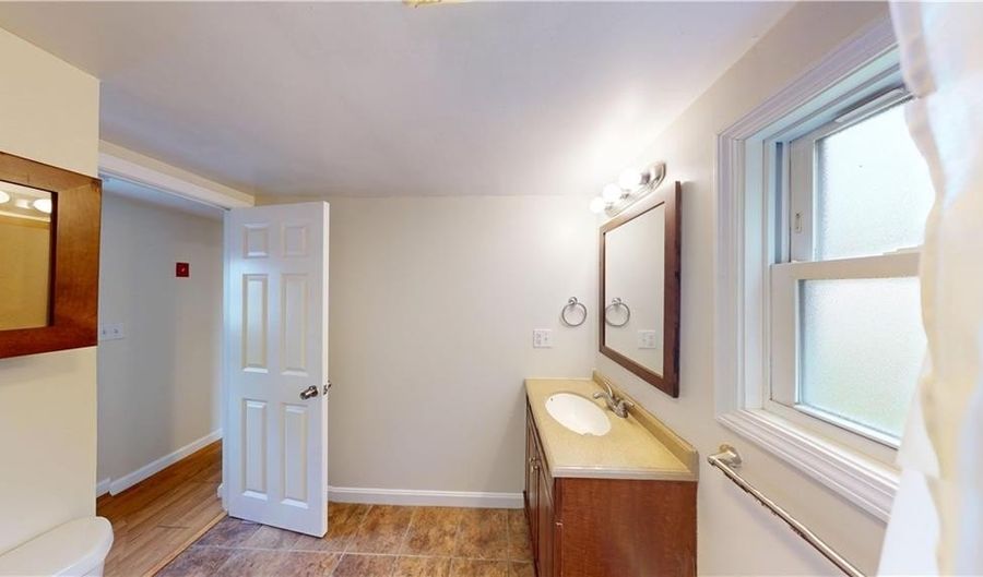 14 Krzak Rd, North Kingstown, RI 02852 - 2 Beds, 1 Bath