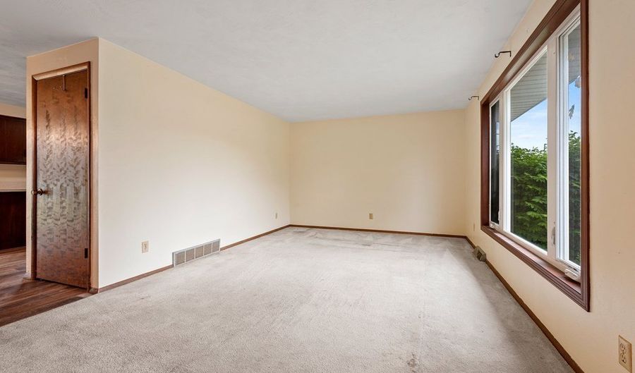 1517 Navarino St, Algoma, WI 54201 - 3 Beds, 2 Bath