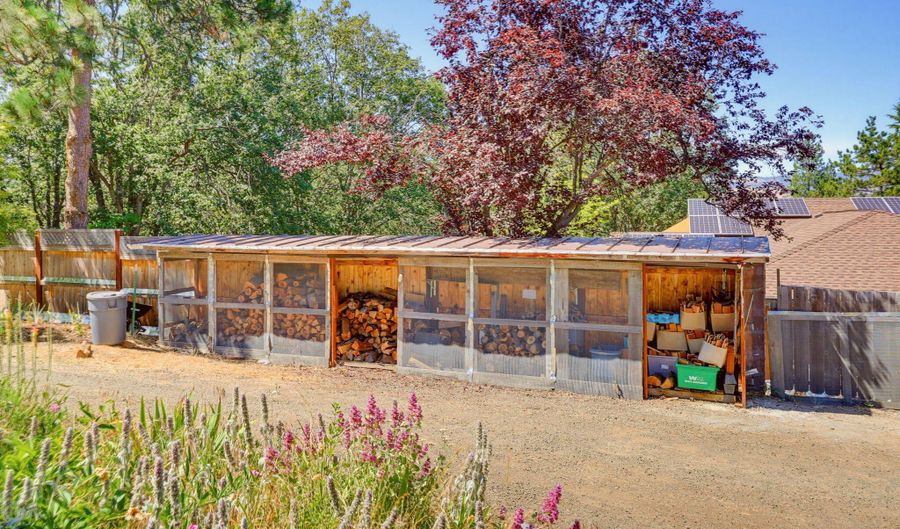 155 Westwood St, Ashland, OR 97520 - 4 Beds, 4 Bath