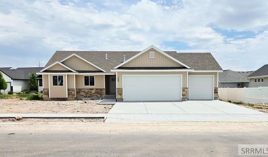 796 Hollow Dr, Ammon, ID 83401 - 3 Beds, 2 Bath