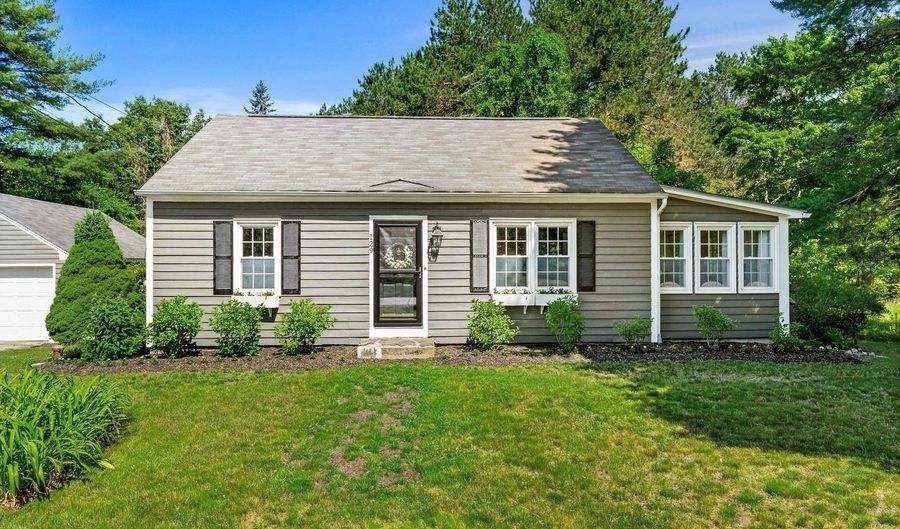 129 Bedford Center Rd, Bedford, NH 03110 - 3 Beds, 1 Bath