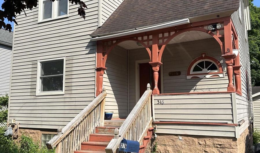 316 S Second Ave, Alpena, MI 49707 - 4 Beds, 3 Bath