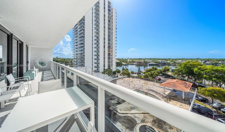 20505 E Country Club Dr 736, Aventura, FL 33180 - 2 Beds, 2 Bath