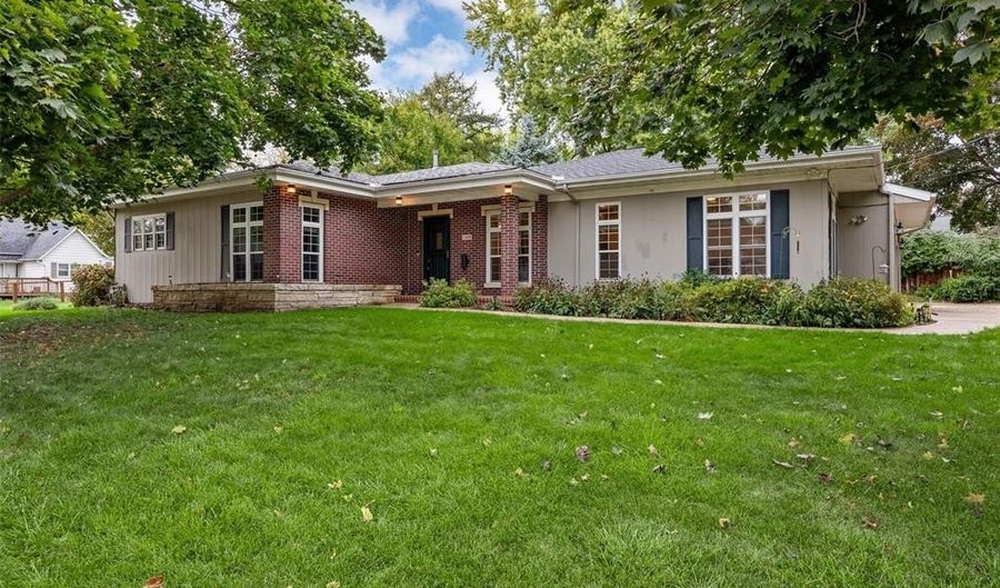 1108 E 3rd St, Anamosa, IA 52205 - 2 Beds, 2 Bath