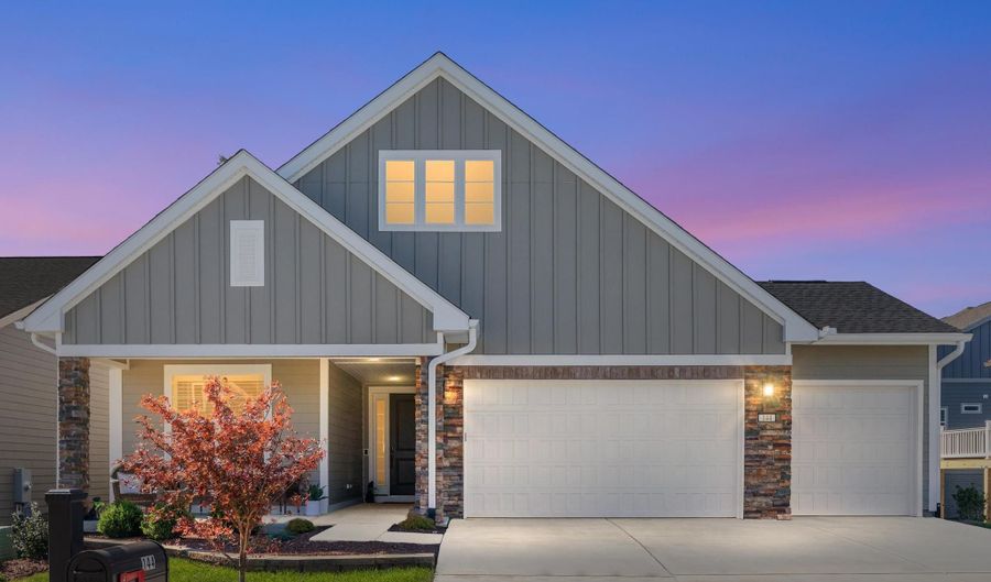 144 COWBIRD St, Lake Frederick, VA 22630 - 4 Beds, 4 Bath