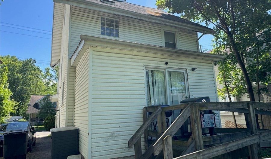 899 Lawton St, Akron, OH 44320 - 3 Beds, 1 Bath
