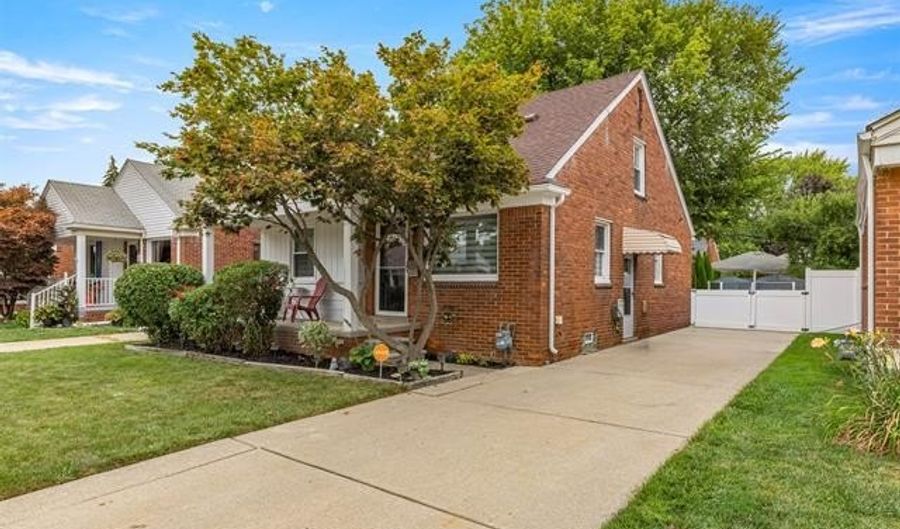 15578 Euclid Ave, Allen Park, MI 48101 - 4 Beds, 2 Bath