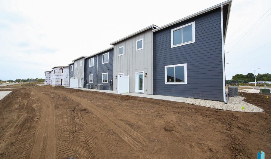 2423 E Caolinn Pl, Brandon, SD 57005 - 3 Beds, 3 Bath