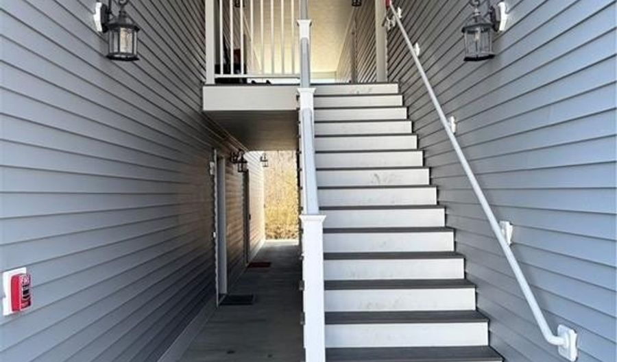 9 Gray Coach Ln 913, Cranston, RI 02921 - 2 Beds, 2 Bath