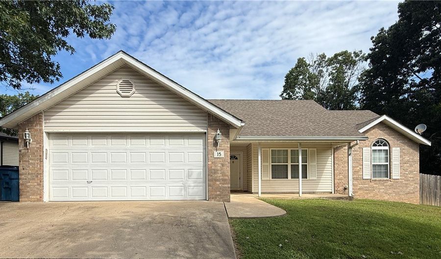 15 Pennine Ln, Bella Vista, AR 72714 - 3 Beds, 2 Bath