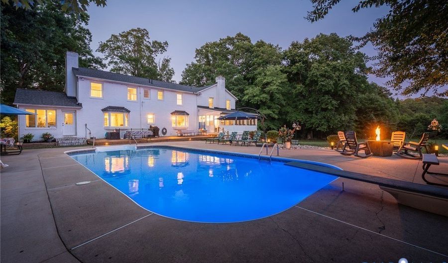 12289 Cedar Ln, Ashland, VA 23005 - 5 Beds, 4 Bath